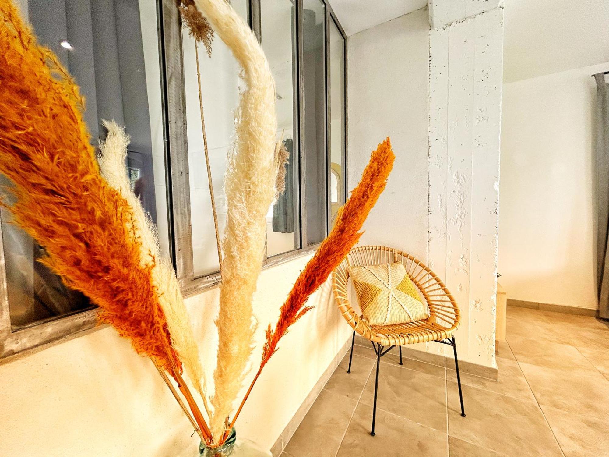 Doux Rouinet Cocoon Apartment Fourques  ภายนอก รูปภาพ