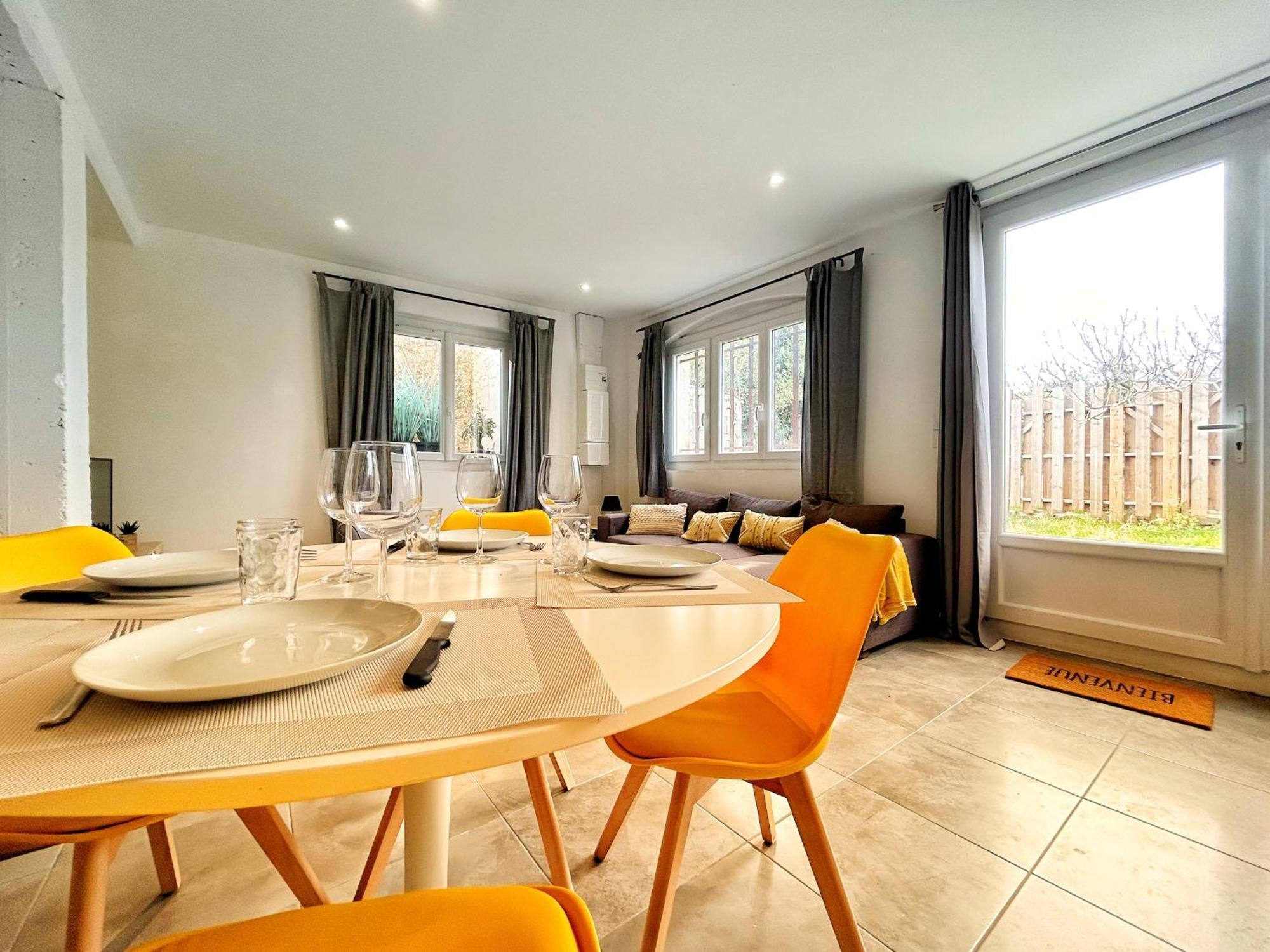 Doux Rouinet Cocoon Apartment Fourques  ภายนอก รูปภาพ