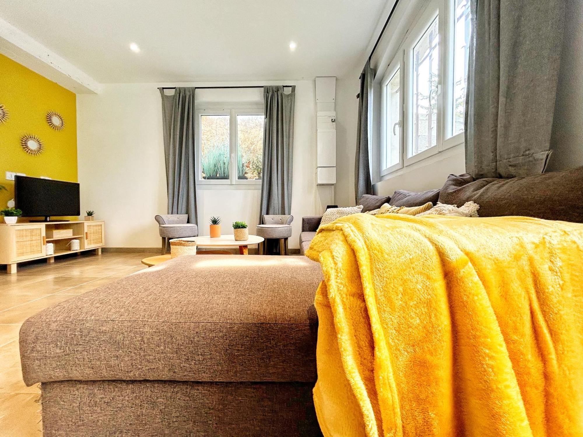 Doux Rouinet Cocoon Apartment Fourques  ภายนอก รูปภาพ