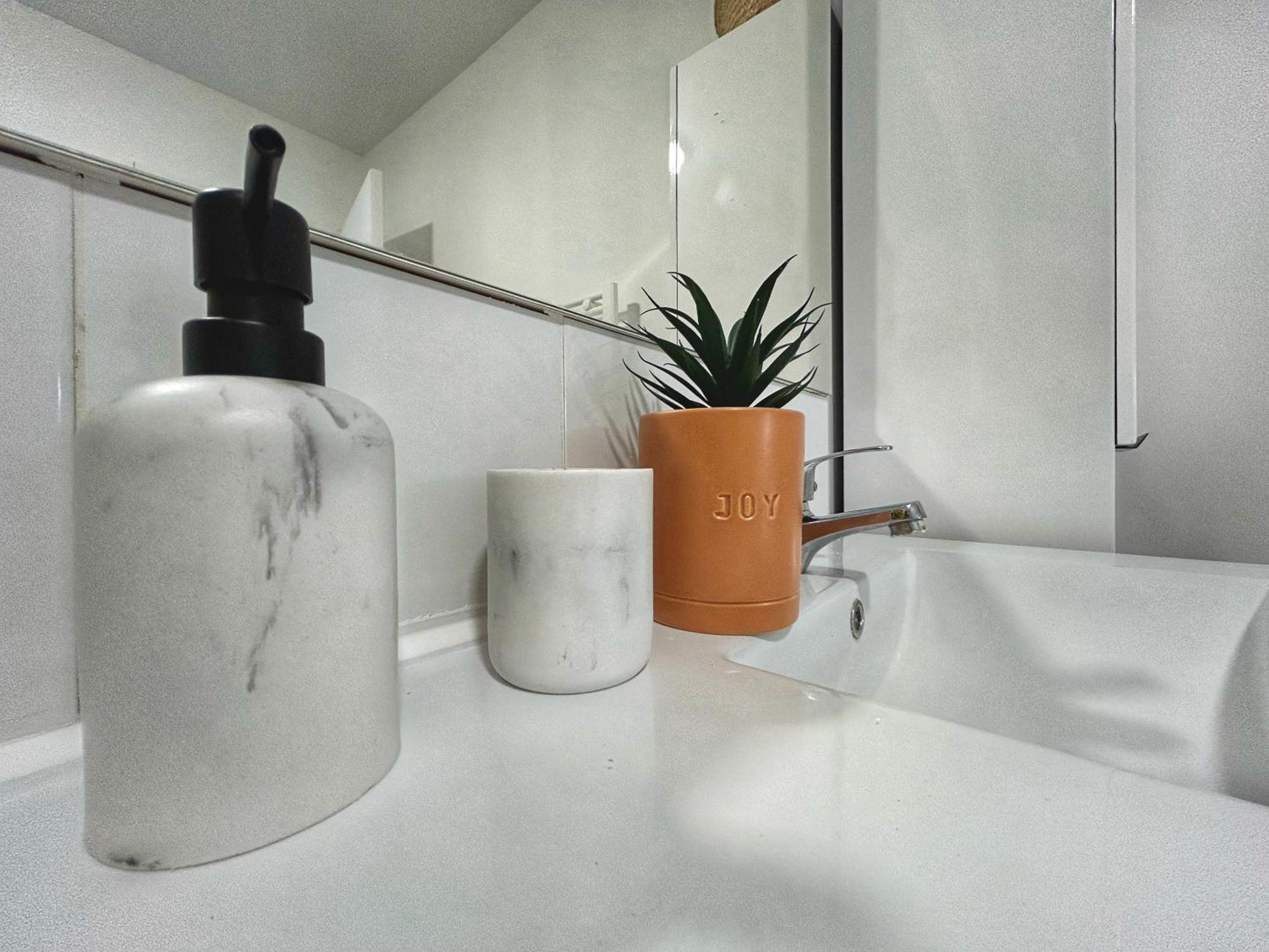 Doux Rouinet Cocoon Apartment Fourques  ภายนอก รูปภาพ